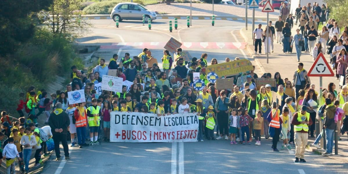 Manifestació de les famílies de l'Escola Bellaterra. Autor: ACN.