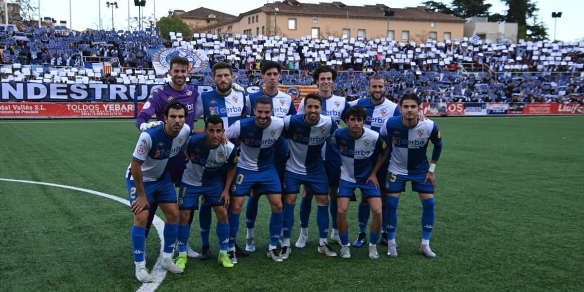 Foto d'equip, amb els 1300 desplaçats a l'Olímpic. Autor: Críspulo Díaz