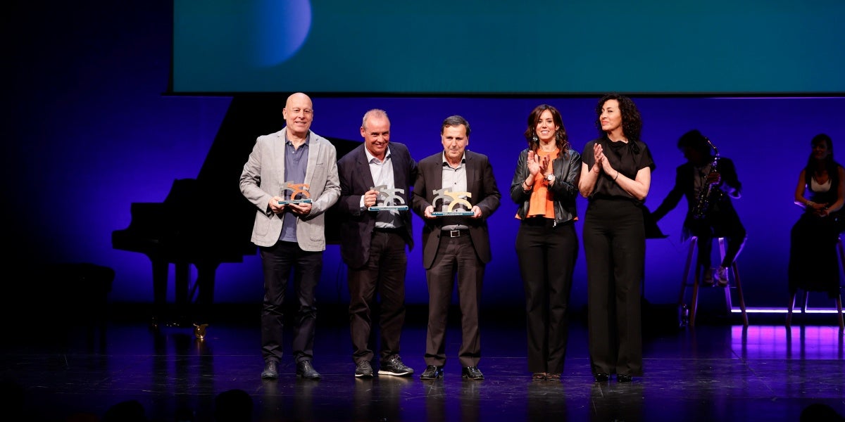 Entrega del premi a la millor entitat, dins la Festa de l'Esport. Autor: D.Jiménez. Maica Garcia ha regnat.