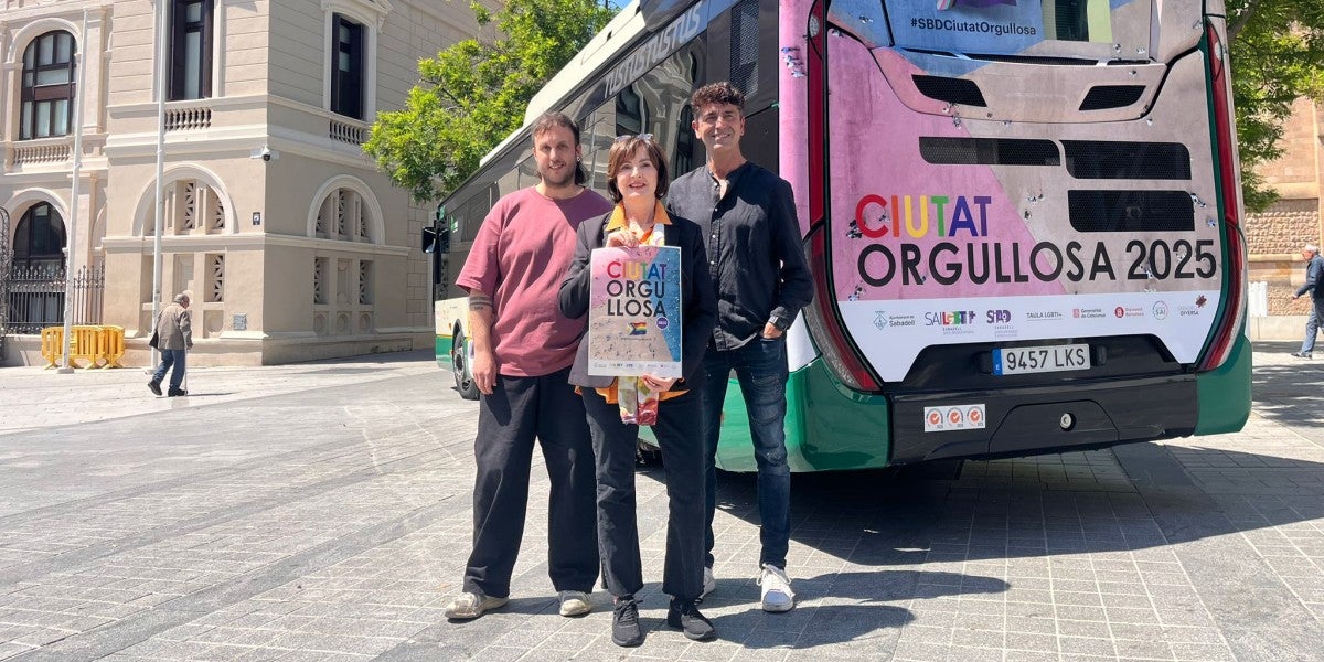 Roberte Piqueras, Rosa Pareja i Juan Jesús Rodríguez (TUS), a la presentació del programa de l'Orgull. Autor: Jordi M.