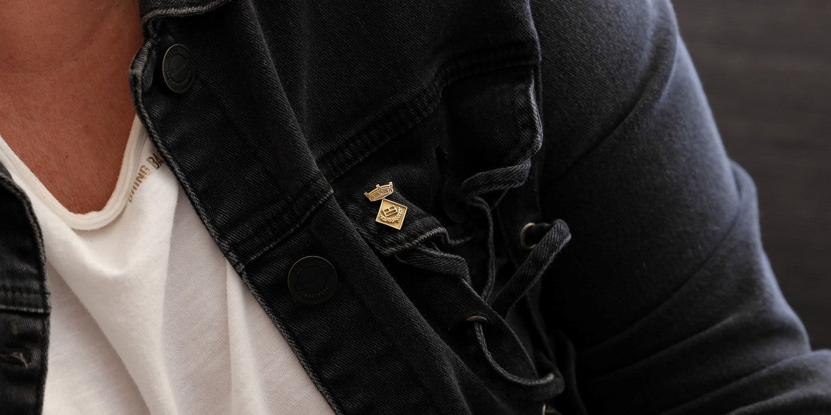 Pin de l'ajuntament de Sant Quirze. Autor: David Jiménez.