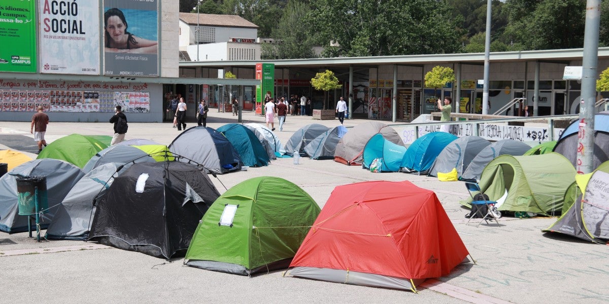 Acampada a la UAB per reclamar que es trenquin els vincles amb Israel. Autor: ACN.