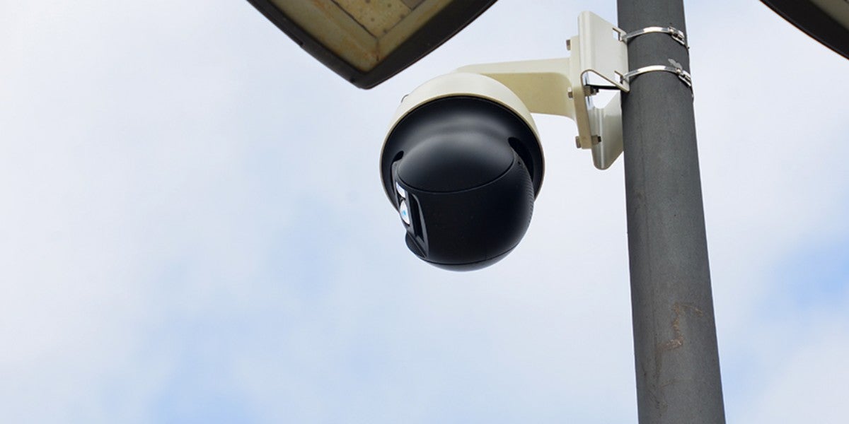 Càmera de videovigilància a la plaça Picasso. Autor: David B.