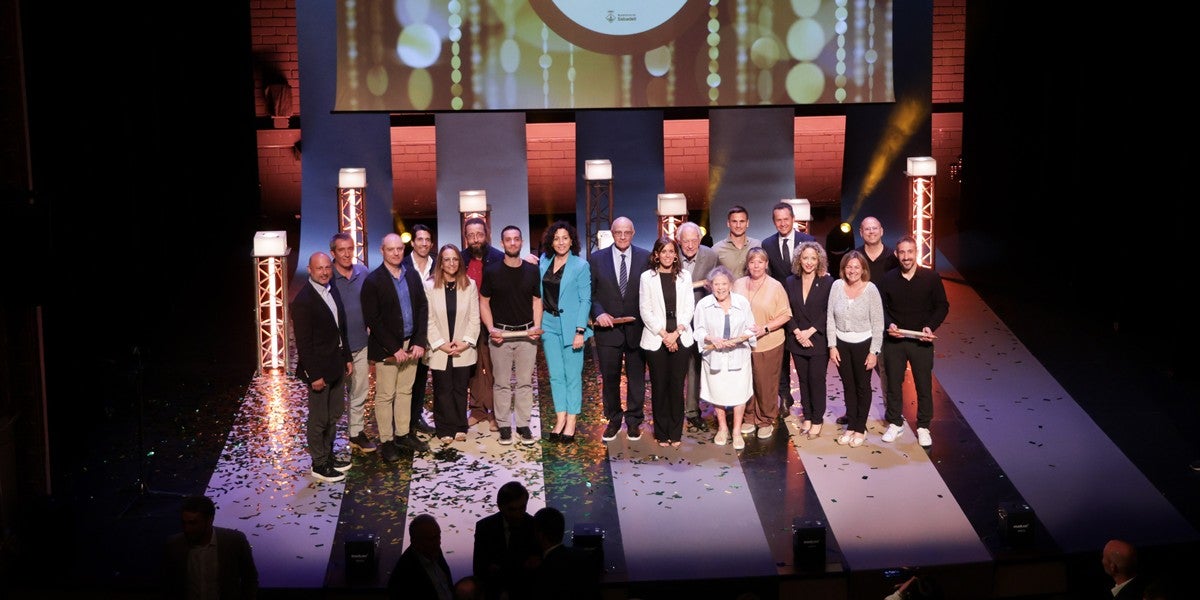 Foto portada: organització i guardonats a la primera Nit del Teixit Empresarial. Autor: D.Jiménez.