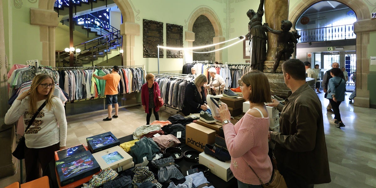 Visitant a l'Outlet de CIPO del maig de 2025. Autor: D.Jiménez.