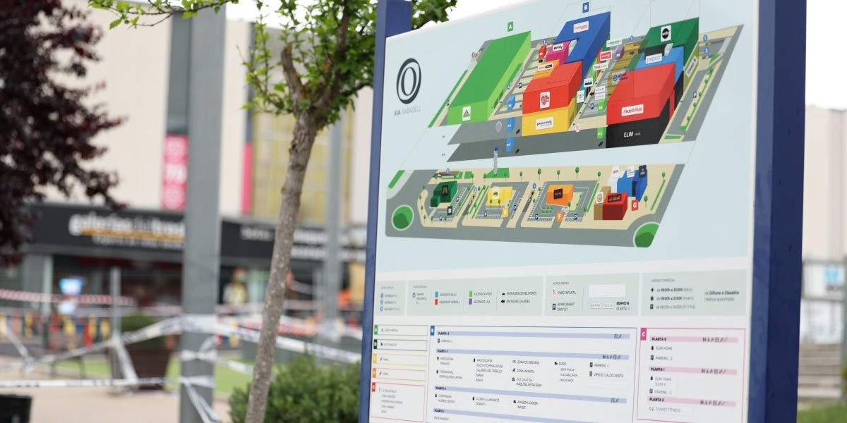 Via Sabadell, 48 hores després de la caiguda d'un plagó de formigó que ha caigut sobre un home, amb resultat de mort. Autor: D.Jiménez.