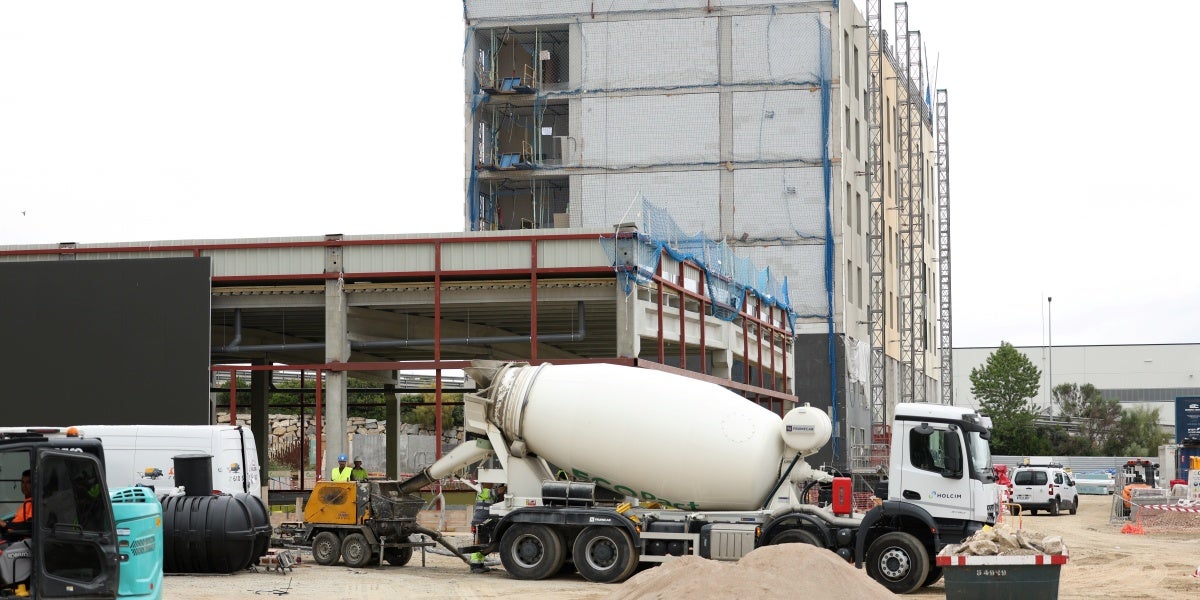 Construcció d'un nou hotel a Via Sabadell, on obrirà Ocine. Autor: D.Jiménez.