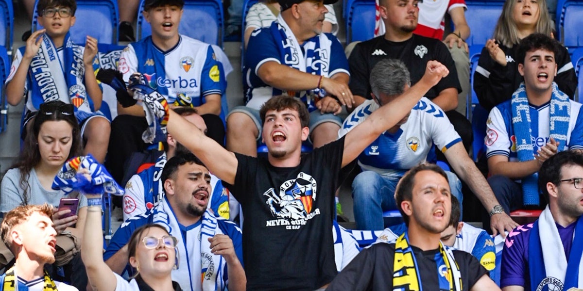 Arlequinats, avui a la graderia a Ipurua. Més de 400. @CESabadell, via X