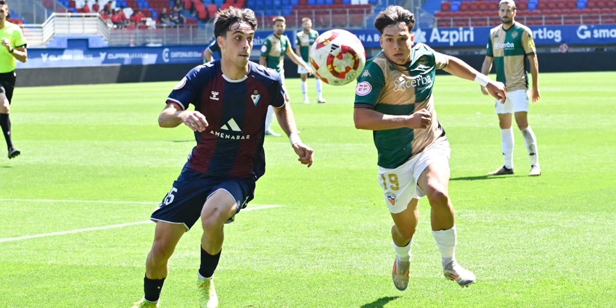 Foto de portada: Miguelete, en una acció de l'Eibar B- Sabadell. @CESabadell, via X