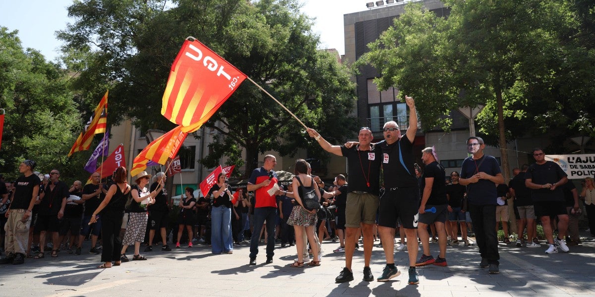 Protestes a les portes de l'Ajuntament per demanar un nou conveni per als treballadors municipals. Autor: David Jiménez.