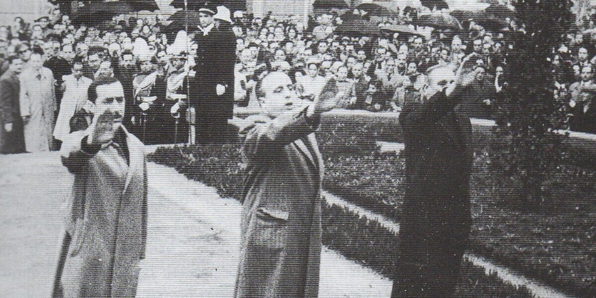 Ofrena floral davant la Cruz de los Caídos amb Marcet al centre. 27 de gener de 1948. Carlos Pérez de Rozas/AHS