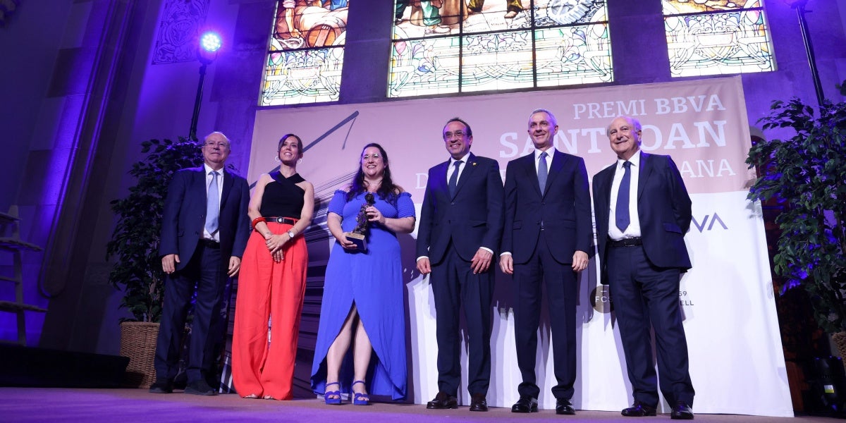 Representants de les fundacions, autoritats i la guanyadora del Premi Sant Joan per 'Mercromina'. Autor: D.Jiménez. 