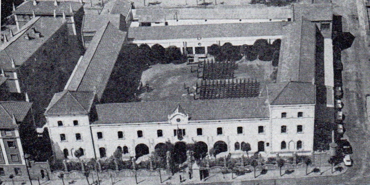 La caserna l'any 1970.