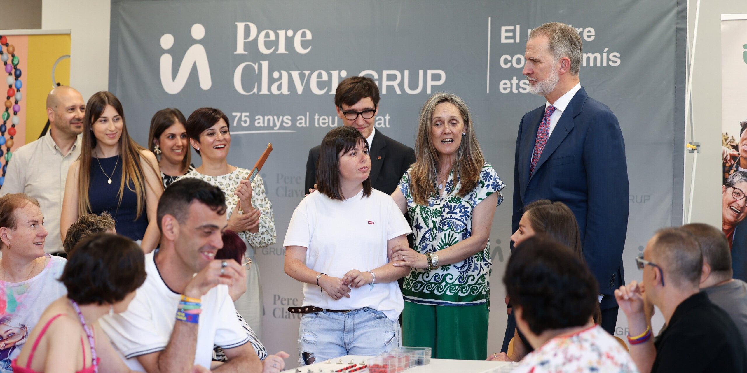 Felip VI visitant els usuaris d'un centre ocupacional. Autor: David Jiménez.