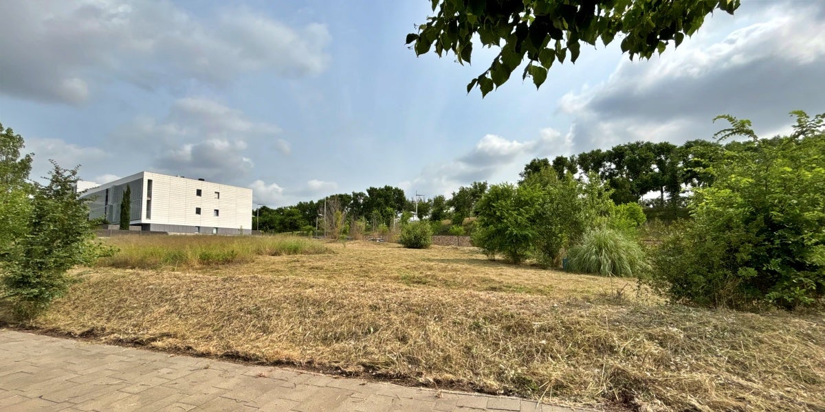 El solar en el que es farà la residència i centre de dia per a discapacitats intel·lectuals, aquest matí. Autor: J.d.A.