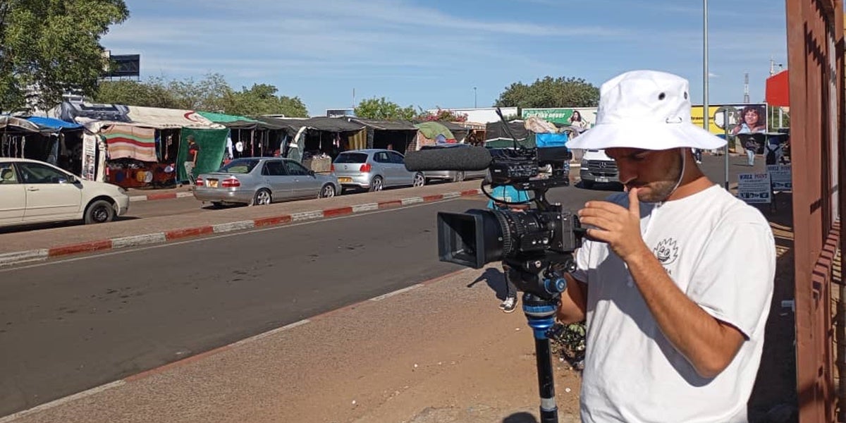 Gravant a Sud-àfrica. Cedida