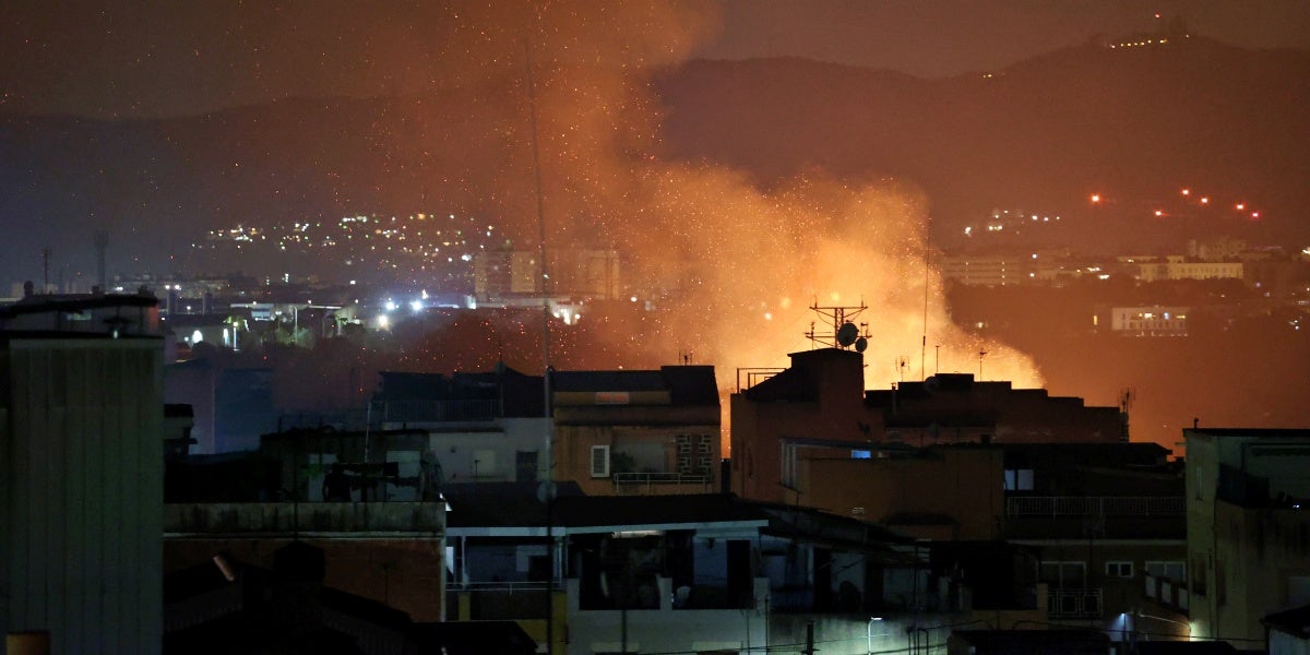 Foto portada: Bombers a l'incendi de Torre-romeu. Autor. D.Jiménez.