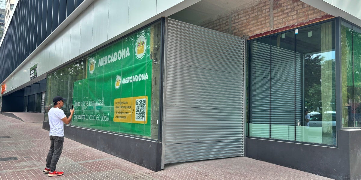 El centre comercial Del Llac Center, on obrirà Popeyes o Mercadona. Autor: J.d.A.