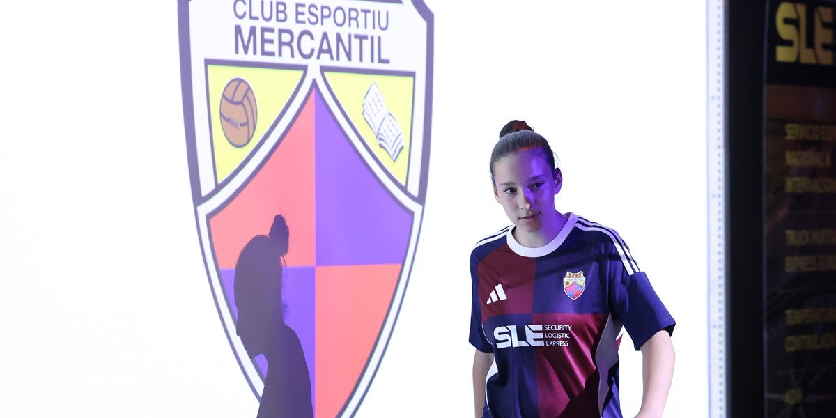 Foto portada: alguns dels participants a la presentació de la roba del CE Mercantil. Autor: D.Jiménez.