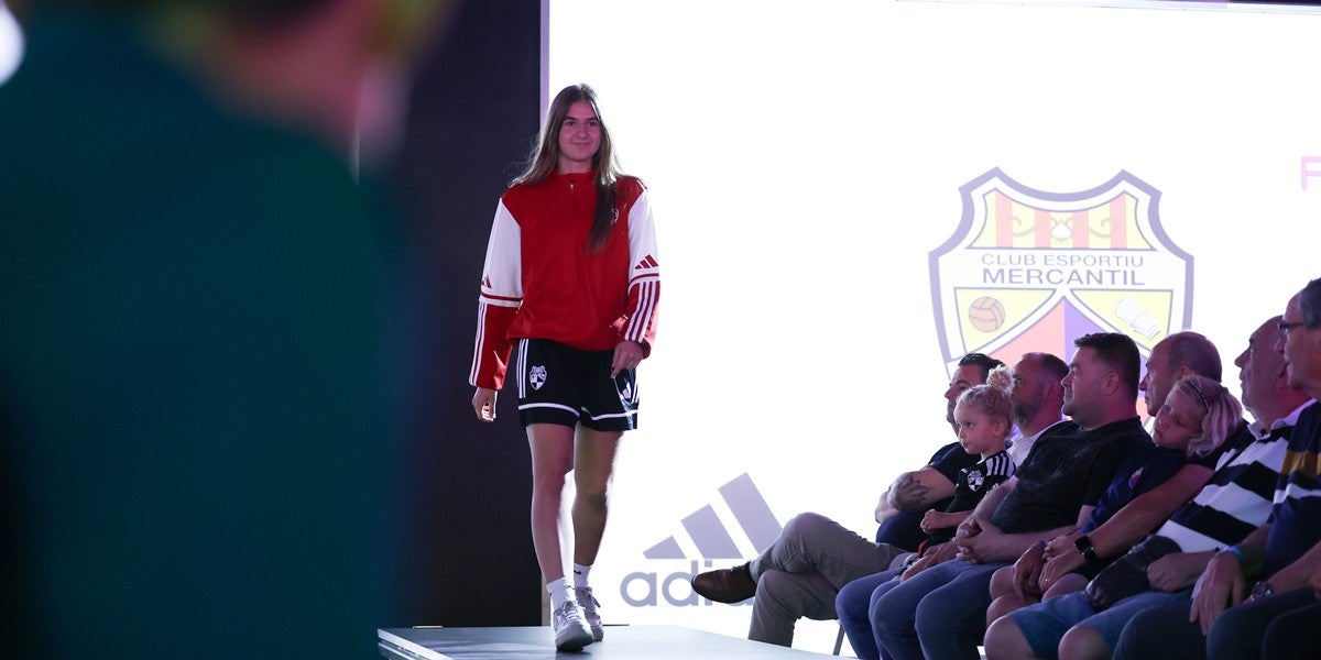 Foto portada: alguns dels participants a la presentació de la roba del CE Mercantil. Autor: D.Jiménez.