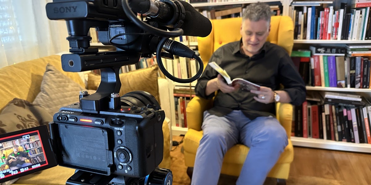 Entrevistant al periodista i expert del cas Miguel Molina. Cedida