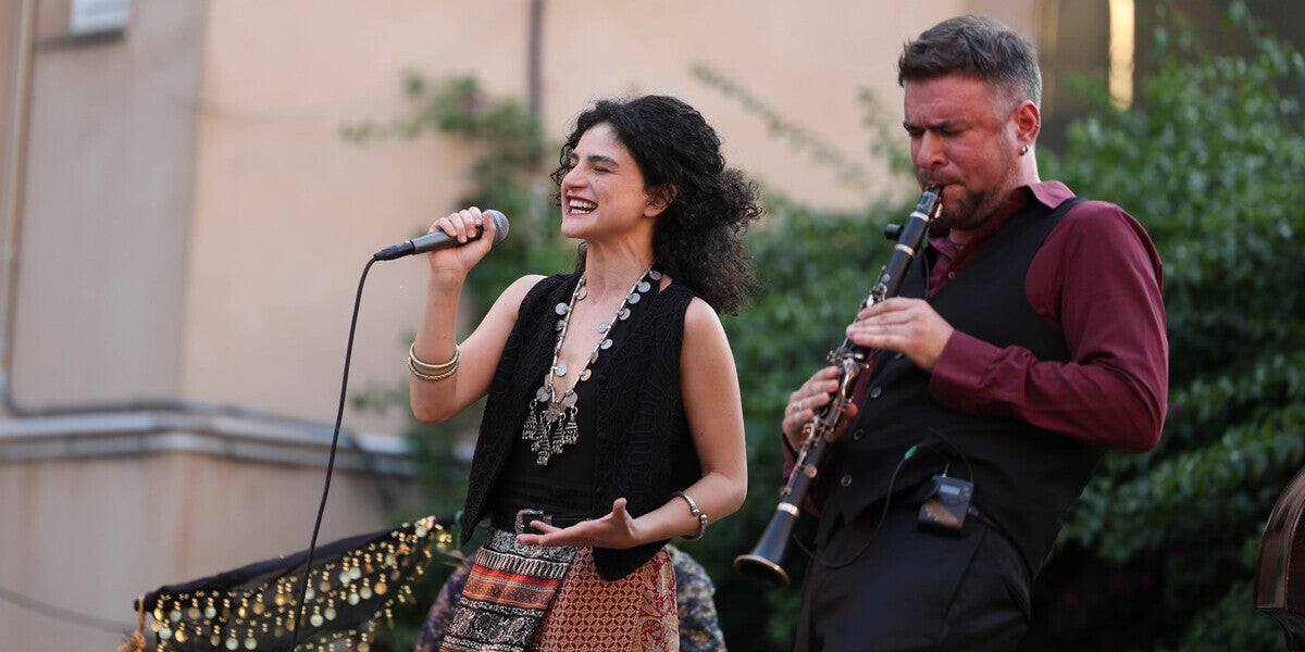 Barcelona Gipsy Balkan Orquestra: Música sense fronteres. Autor: David Jiménez.