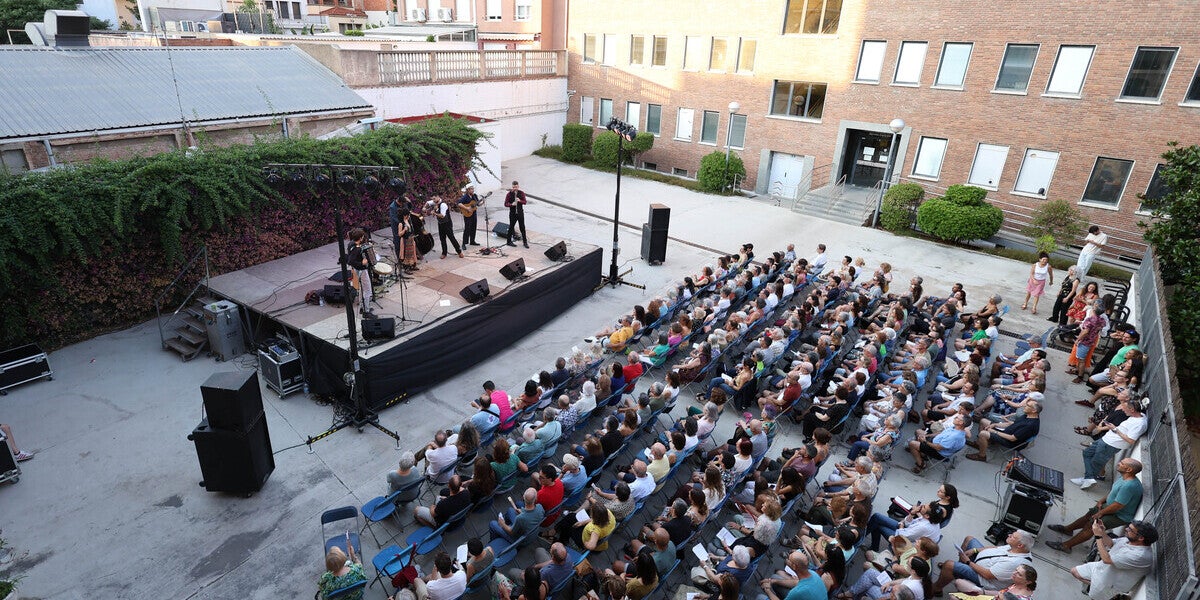 Barcelona Gipsy Balkan Orquestra: Música sense fronteres. Autor: David Jiménez.