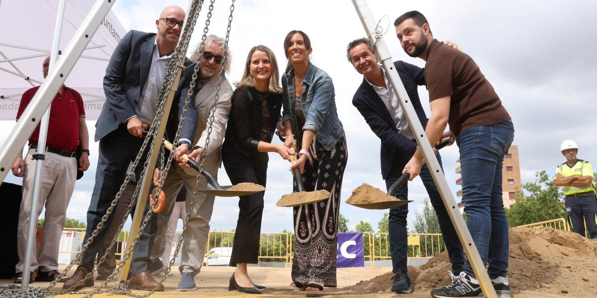 Representants polítics, a la primera pedra de la residència del sud. Autor: David Jiménez.