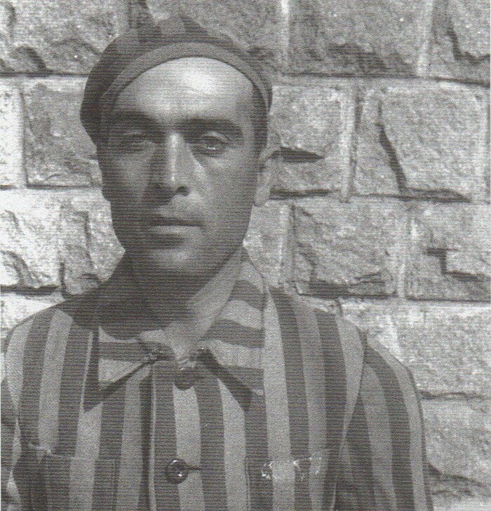 Eduard Garrigós el dia del seu alliberament, amb el número de deportat arrencat, cap el 5 de maig de 1940.