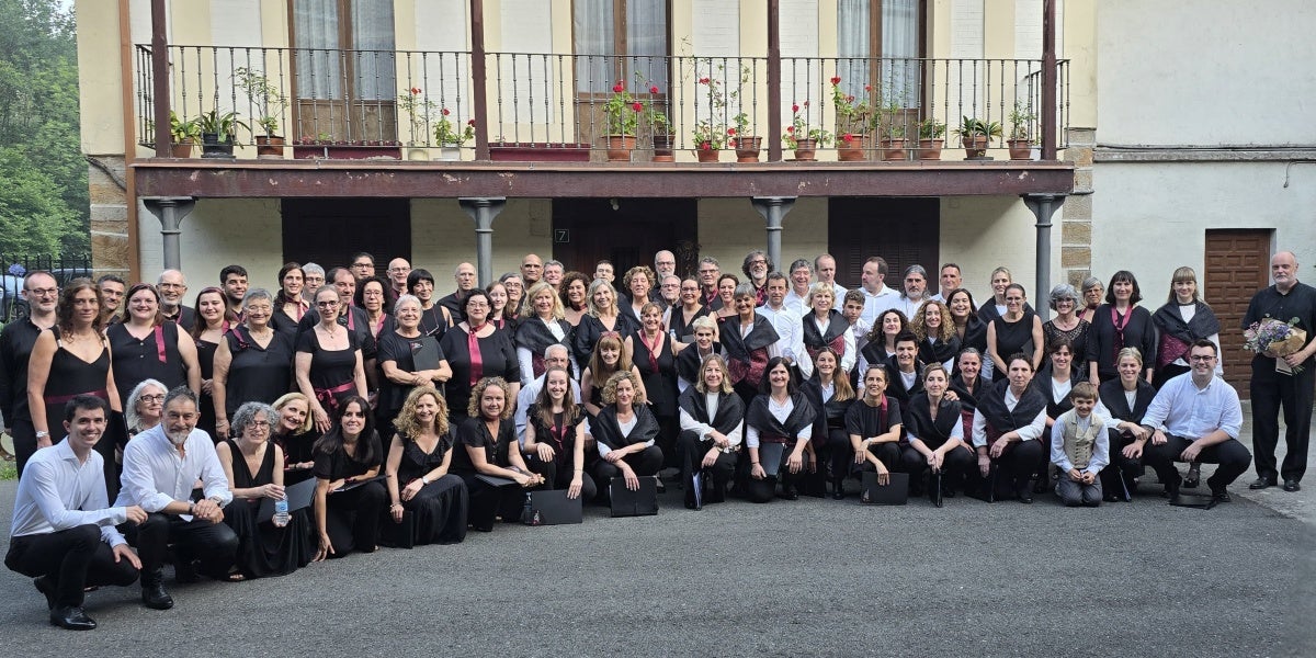 Foto portada: els dos cors conjunts, el passat dissabte. Autor. cedida. 