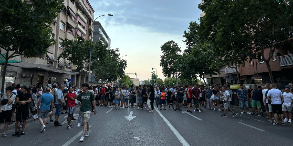 La carretera de Barcelona, tallada. Autor: J.d.A.