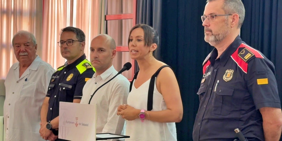 Foto portada: Navas, Corral, Hernández, Farrés i Cervelló han valorat els aldarulls del sud al centre cívic de la Creu de Barberà. Autor: Ajuntament.