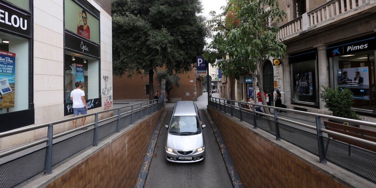 Entrada a l'aparcament pel carrer de la Borriana, que serà tancada. Autor: D.Jiménez.