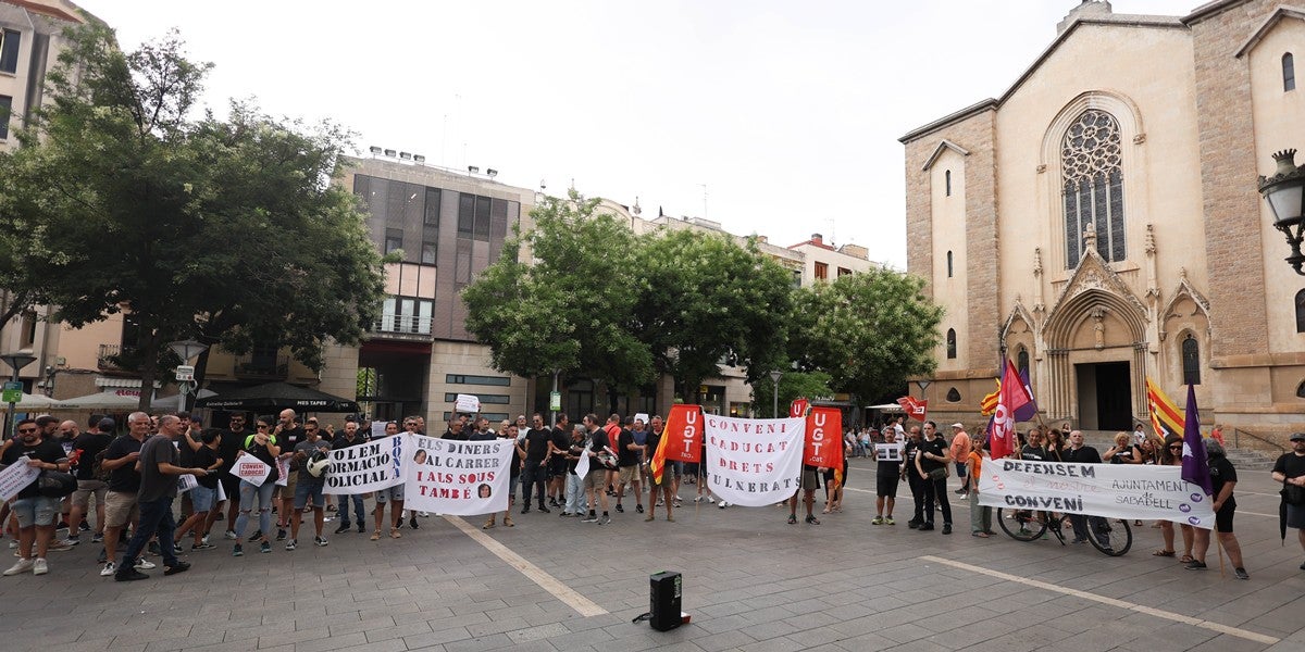 Concentració de treballadors municipals a la plaça Sant Roc. Autor: D.Jiménez.