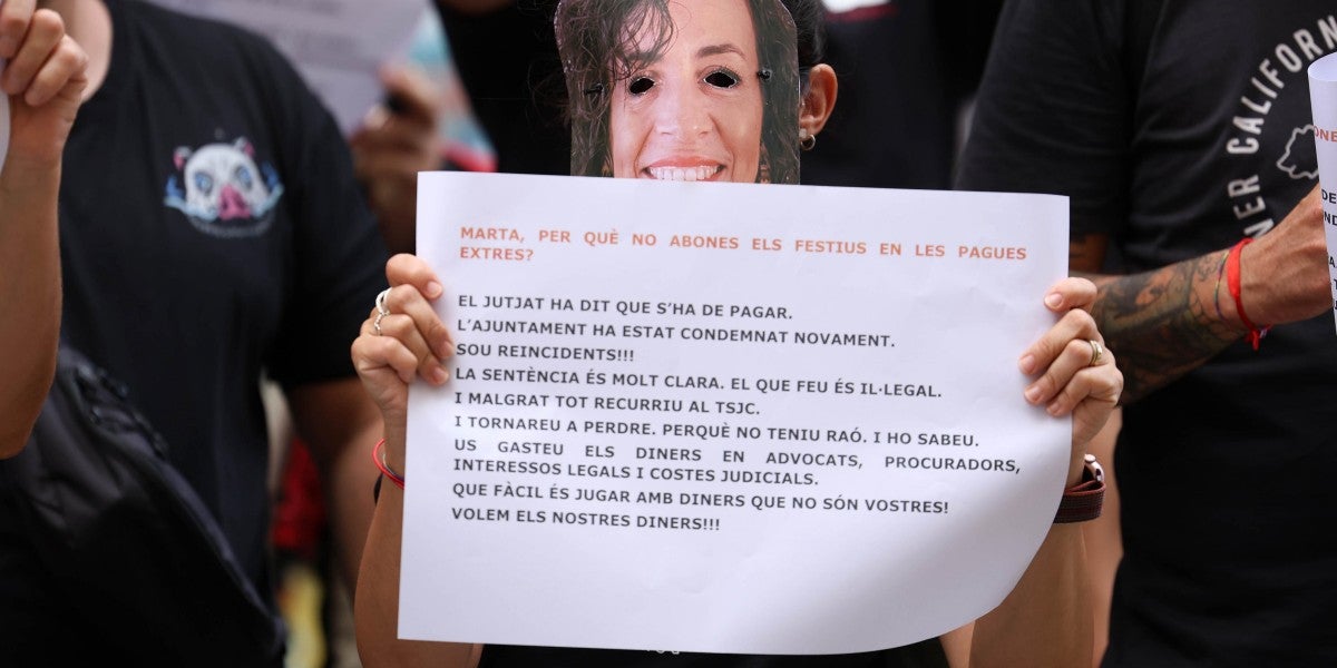 Pancarta a la protesta d'aquest dimecres, a l'exterior del ple. Autor: D. Jiménez.