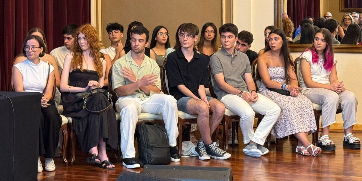 Alumnes de les PAU reconeguts per l'Ajuntament. Autor: cedida.