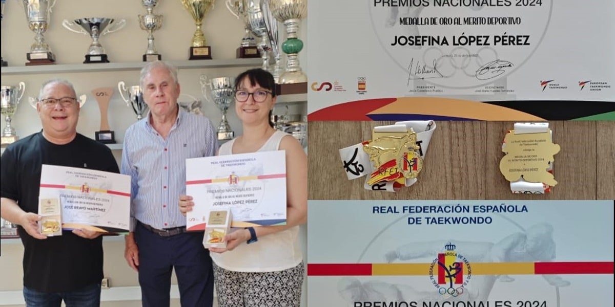 Foto de portada: Bravo i López, acompanyats del president de la federació catalana, rebent el guardó. Cedida