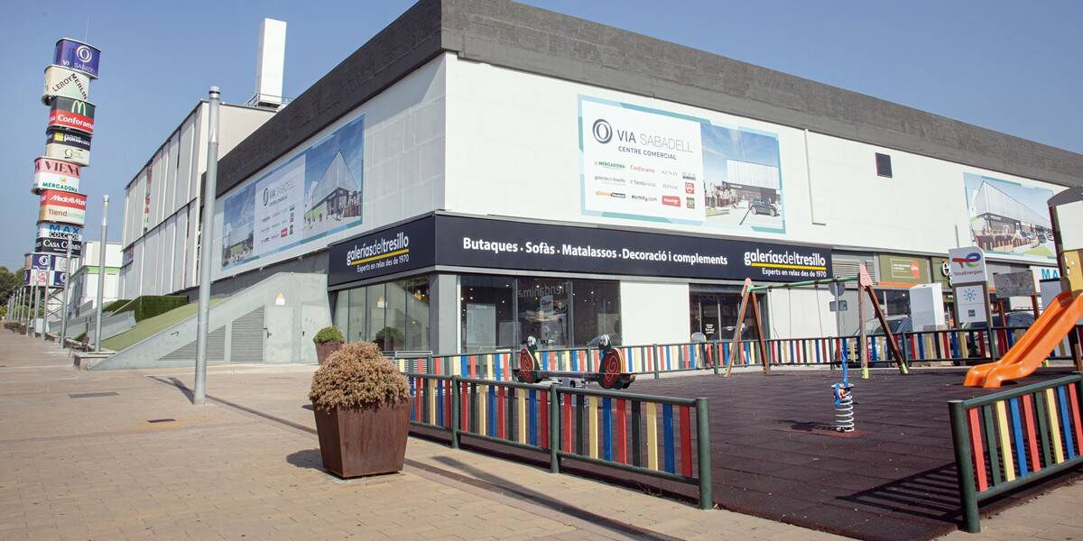 Foto portada: exterior del centre comercial Via Sabadell, aquest dilluns. Autor: cedida.