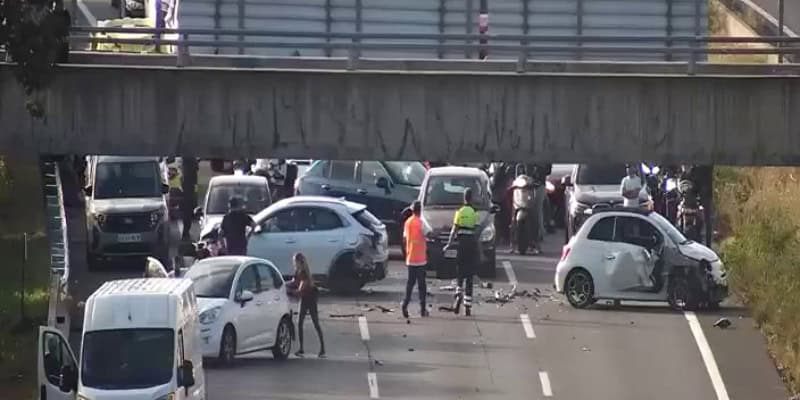 Un moment de l'accident a la C-58, que ha acabat amb un menor al Taulí. Autor: ACN.