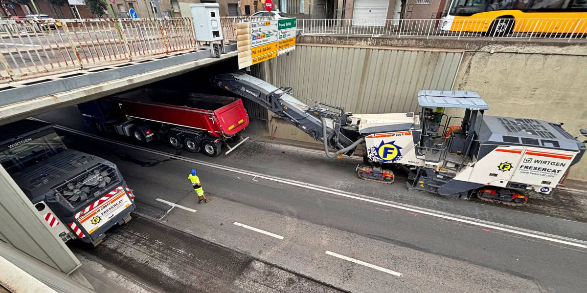 Obres de reparació puntual de la Gran Via, el 19 d'agost de 2025. Autor: J.d.A.