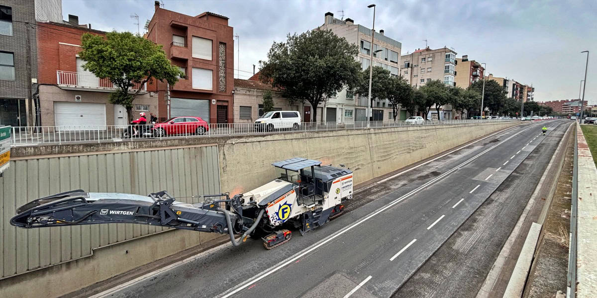 Obres de reparació puntual de la Gran Via, el 19 d'agost de 2025. Autor: J.d.A.