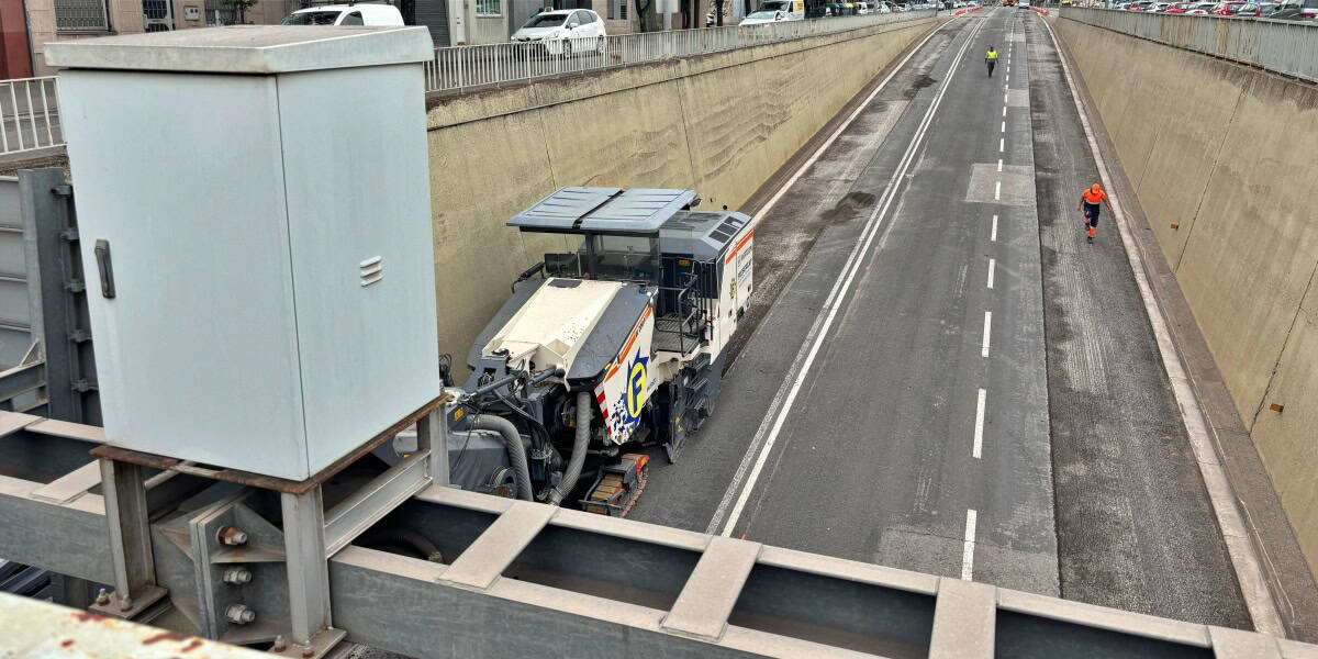 Obres de reparació puntual de la Gran Via, el 19 d'agost de 2025. Autor: J.d.A.