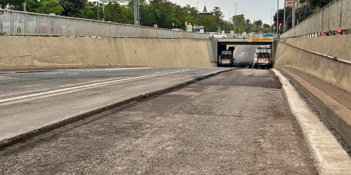 Obres de reparació puntual de la Gran Via, el 19 d'agost de 2025. Autor: J.d.A.