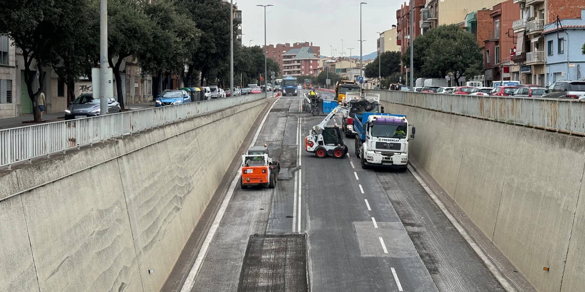 Obres de reparació puntual de la Gran Via, el 19 d'agost de 2025. Autor: J.d.A.