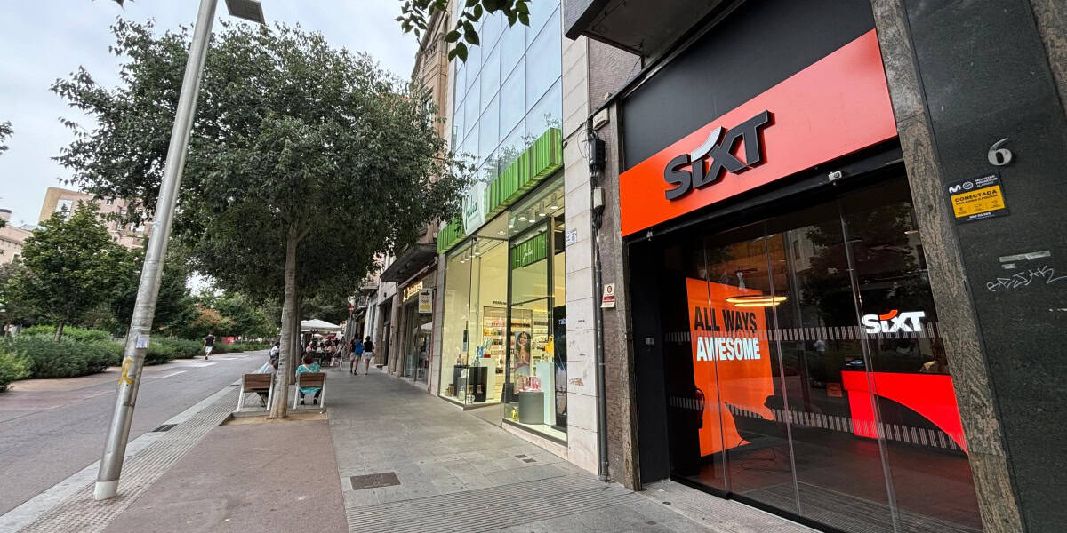 Concessionari de lloguer de cotxes Sixt, al Passeig. Autor: J.d.A.