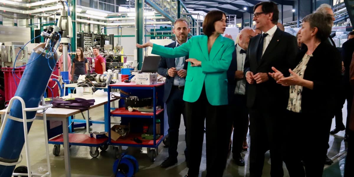 El president de la Generalitat, Salvador illa, i la ministra de Ciències, Diana Morant, al Sincotró. Autor: ACN.