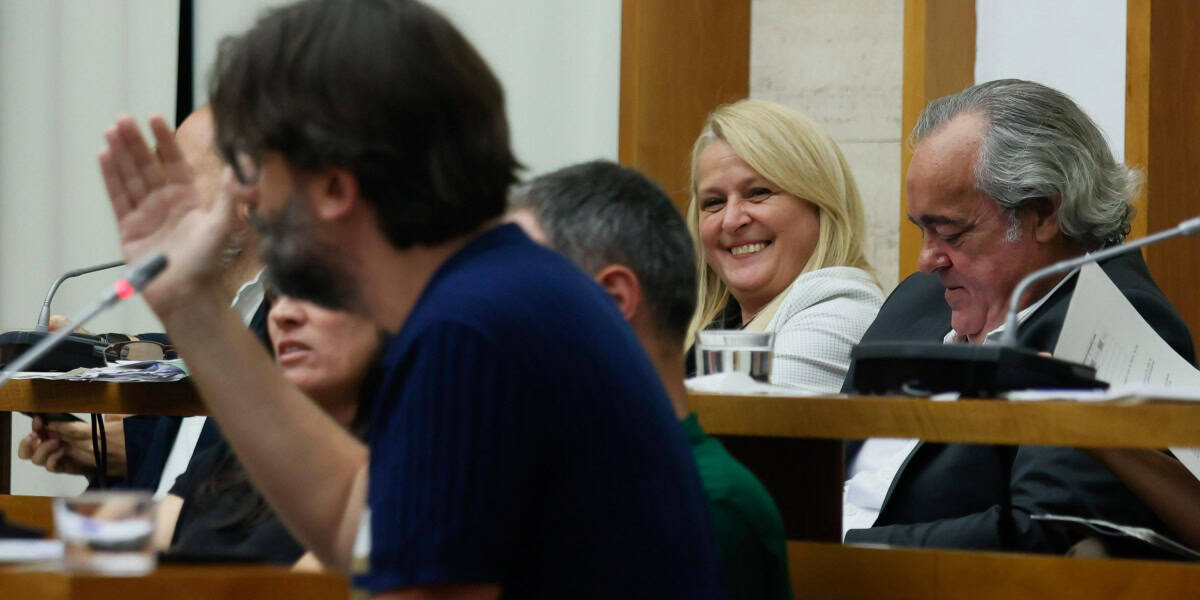 La portaveu de Vox, Nuria Acacio, al ple. Autora: Dihor.