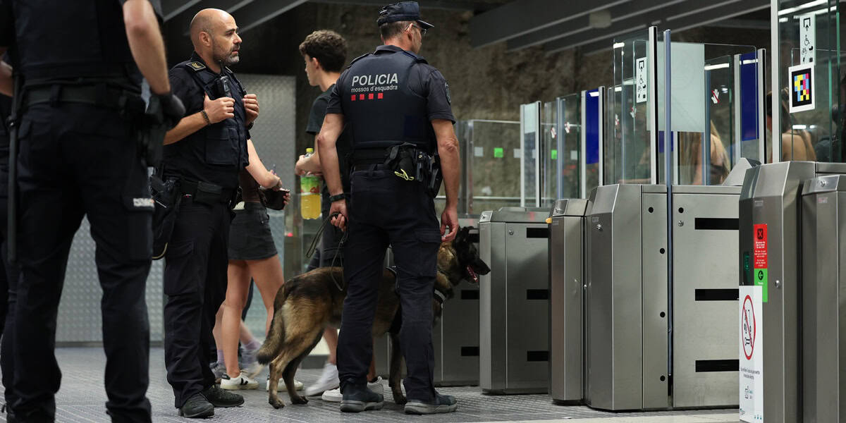 Control policial entre Mossos, Policia Municipal i Policia Nacional en el marc de la FM, el 5 de setembre de 2025. Autor: David Jiménez.
