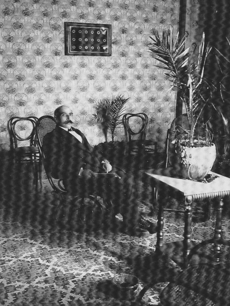 Francisco Vives a l'Hotel de España. Autor desconegut cap el 1905.