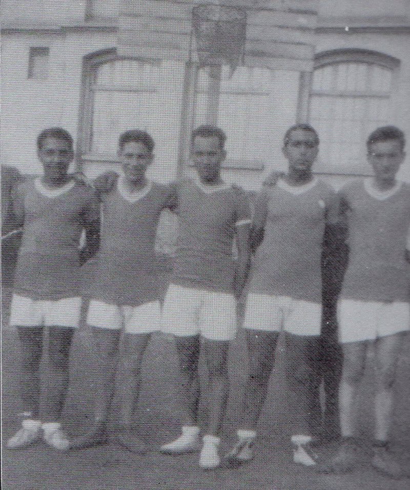 JB Castellví, T. García, J. Sangres, R Simó i J Pons al camp del Joventus.
